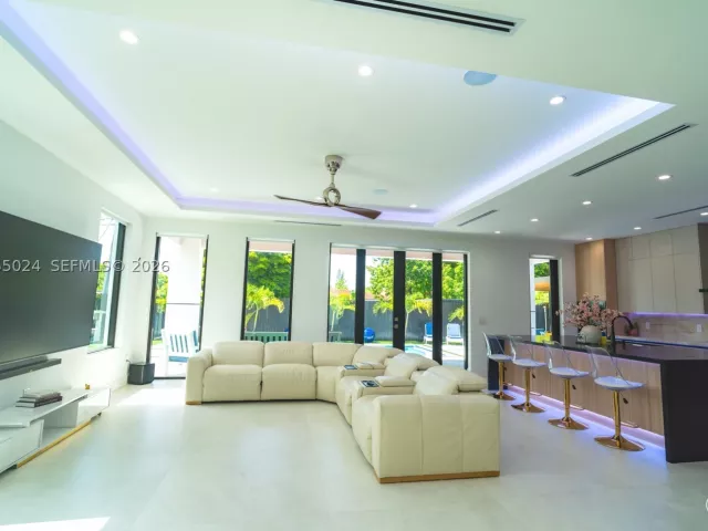 4-bedroom home for rent in Miami - 9330 SW 34th St NA - MondialRealty