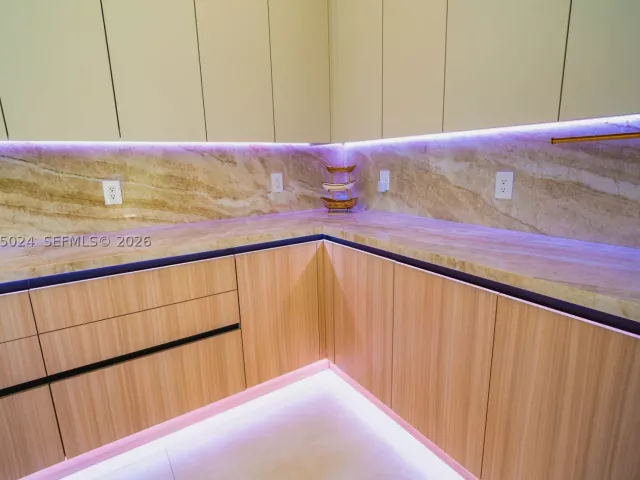 4-bedroom home for rent in Miami - 9330 SW 34th St NA - MondialRealty