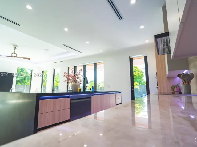4-bedroom home for rent in Miami - 9330 SW 34th St NA - MondialRealty