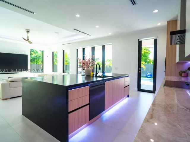 4-bedroom home for rent in Miami - 9330 SW 34th St NA - MondialRealty