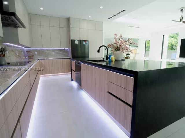 4-bedroom home for rent in Miami - 9330 SW 34th St NA - MondialRealty