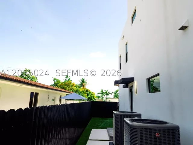 4-bedroom home for rent in Miami - 9330 SW 34th St NA - MondialRealty