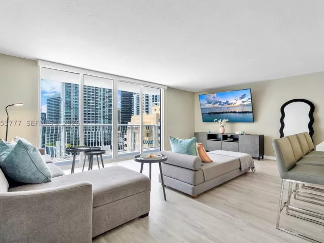 2-bedroom condo for sale in Miami - 1200 Brickell Bay Dr 2423 - MondialRealty