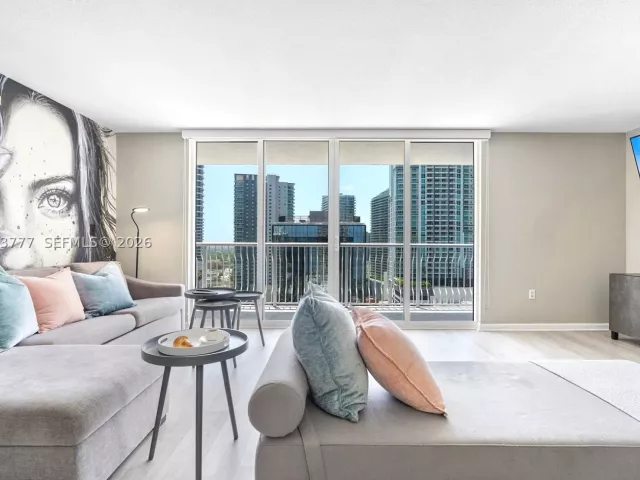 2-bedroom condo for sale in Miami - 1200 Brickell Bay Dr 2423 - MondialRealty