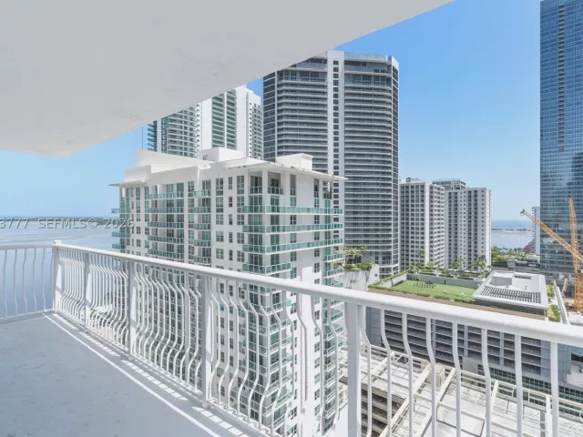 2-bedroom condo for sale in Miami - 1200 Brickell Bay Dr 2423 - MondialRealty