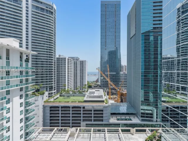 2-bedroom condo for sale in Miami - 1200 Brickell Bay Dr 2423 - MondialRealty