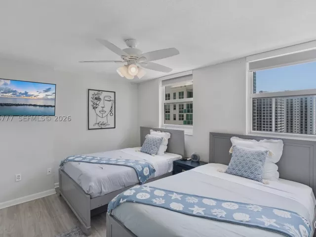 2-bedroom condo for sale in Miami - 1200 Brickell Bay Dr 2423 - MondialRealty