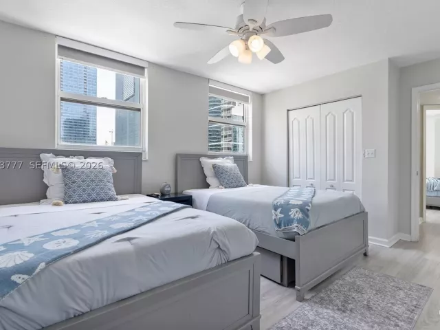 2-bedroom condo for sale in Miami - 1200 Brickell Bay Dr 2423 - MondialRealty
