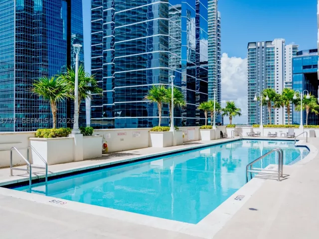2-bedroom condo for sale in Miami - 1200 Brickell Bay Dr 2423 - MondialRealty