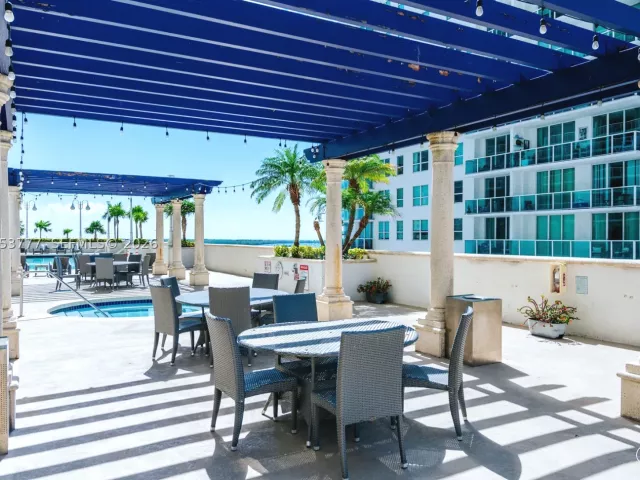 2-bedroom condo for sale in Miami - 1200 Brickell Bay Dr 2423 - MondialRealty