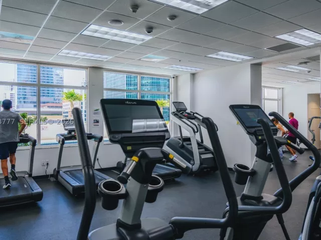 2-bedroom condo for sale in Miami - 1200 Brickell Bay Dr 2423 - MondialRealty