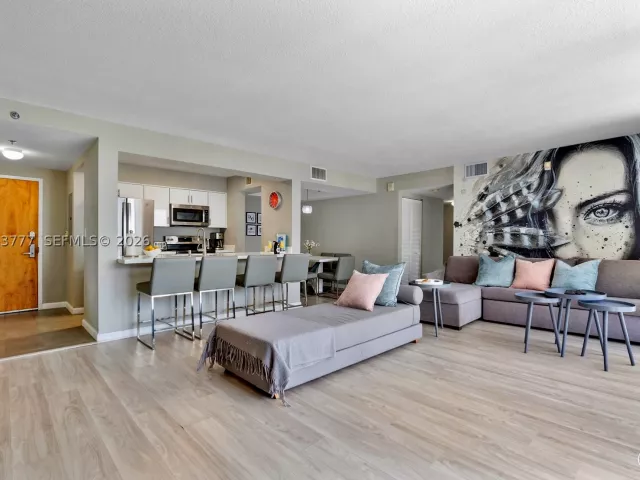 2-bedroom condo for sale in Miami - 1200 Brickell Bay Dr 2423 - MondialRealty