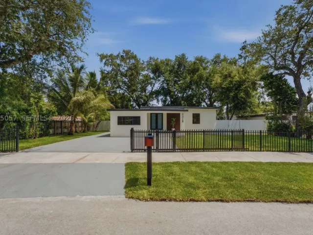 3-bedroom home for sale in Miami - 2315 NW 97th St - MondialRealty