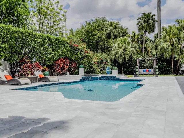 5-bedroom home for sale in Miami - 11929 SW 72 TER - MondialRealty