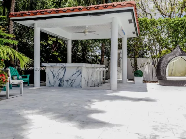 5-bedroom home for sale in Miami - 11929 SW 72 TER - MondialRealty