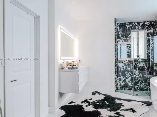 5-bedroom home for sale in Miami - 11929 SW 72 TER - MondialRealty