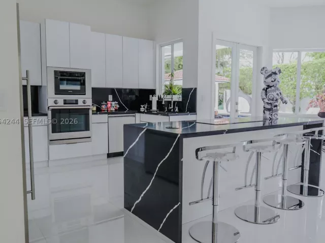 5-bedroom home for sale in Miami - 11929 SW 72 TER - MondialRealty
