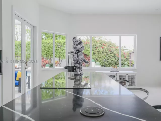 5-bedroom home for sale in Miami - 11929 SW 72 TER - MondialRealty
