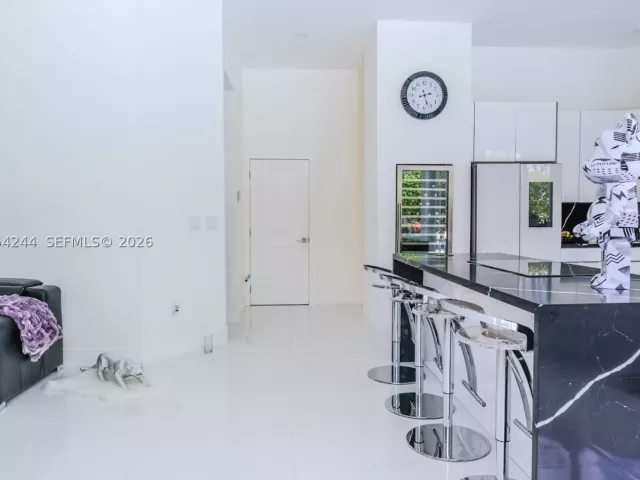 5-bedroom home for sale in Miami - 11929 SW 72 TER - MondialRealty