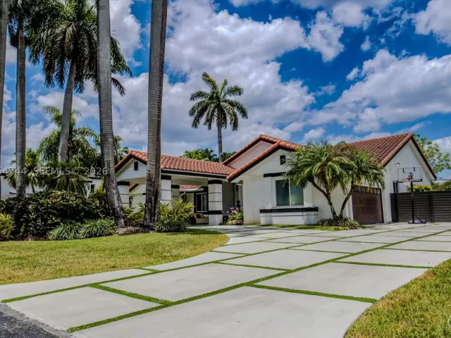 5-bedroom home for sale in Miami - 11929 SW 72 TER - MondialRealty