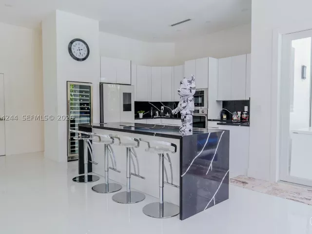 5-bedroom home for sale in Miami - 11929 SW 72 TER - MondialRealty
