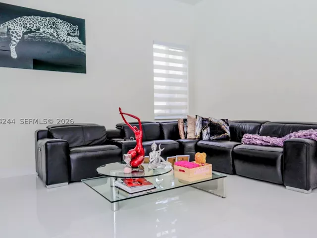 5-bedroom home for sale in Miami - 11929 SW 72 TER - MondialRealty