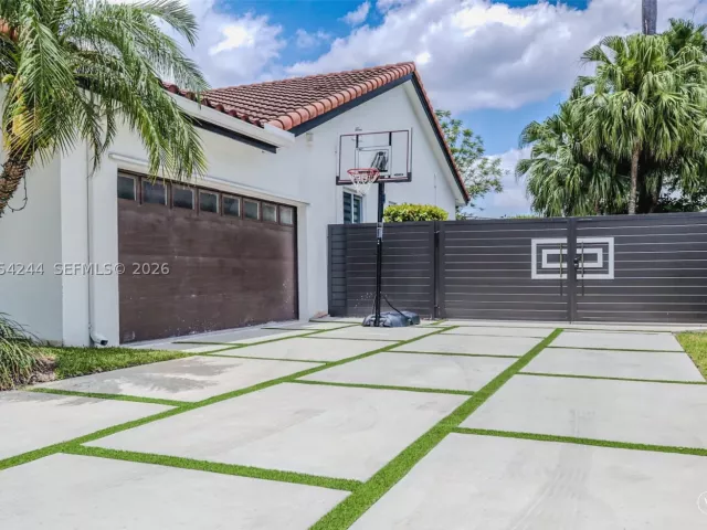 5-bedroom home for sale in Miami - 11929 SW 72 TER - MondialRealty