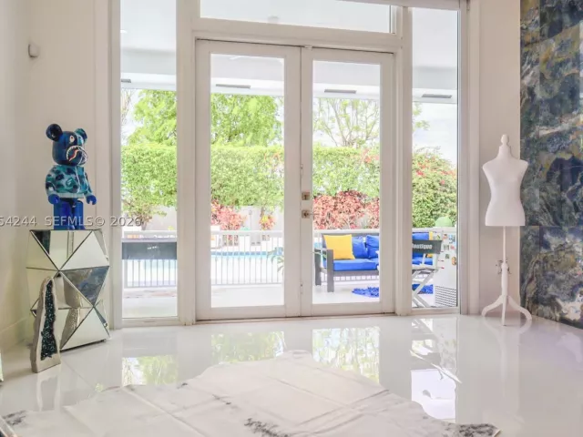 5-bedroom home for sale in Miami - 11929 SW 72 TER - MondialRealty