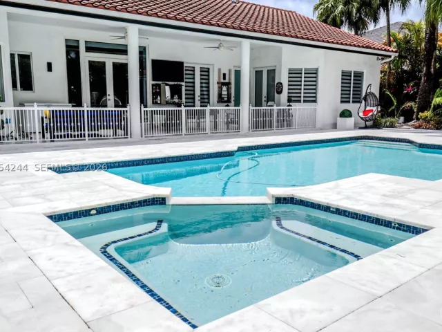 5-bedroom home for sale in Miami - 11929 SW 72 TER - MondialRealty
