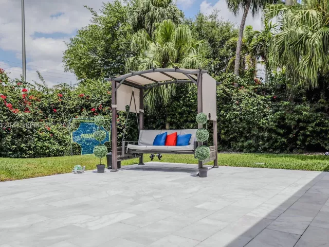 5-bedroom home for sale in Miami - 11929 SW 72 TER - MondialRealty