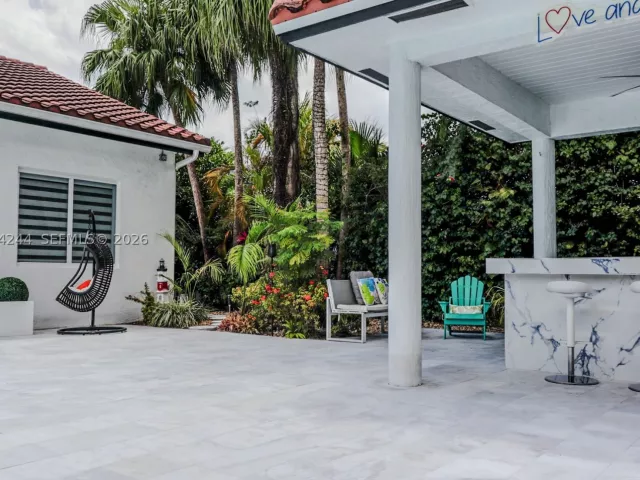 5-bedroom home for sale in Miami - 11929 SW 72 TER - MondialRealty