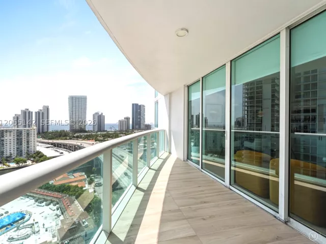 3-bedroom condo for rent in Aventura - 19400 Turnberry Way 1911 - MondialRealty