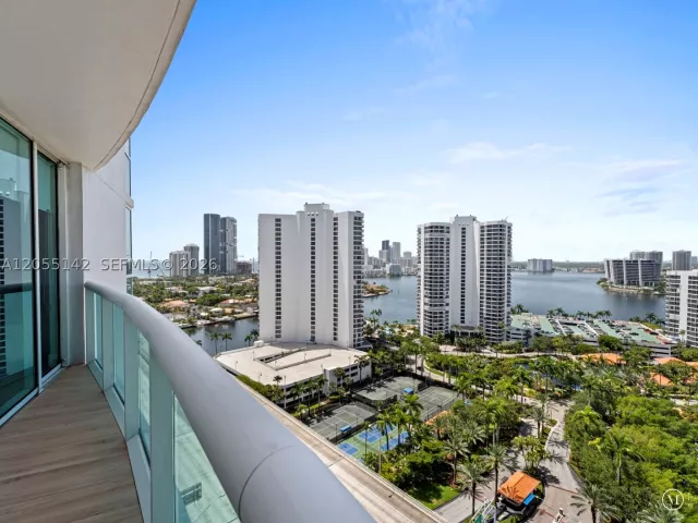3-bedroom condo for rent in Aventura - 19400 Turnberry Way 1911 - MondialRealty