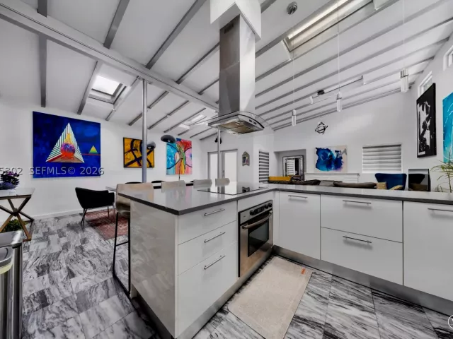 4-bedroom home for sale in Miami - 910 NE 81st St - MondialRealty