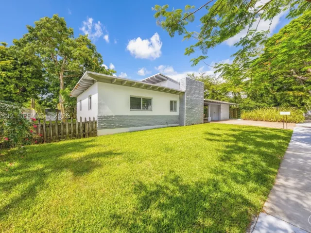 4-bedroom home for sale in Miami - 910 NE 81st St - MondialRealty