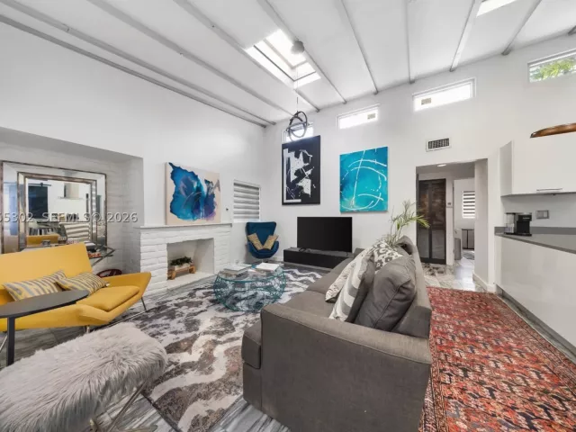 4-bedroom home for sale in Miami - 910 NE 81st St - MondialRealty