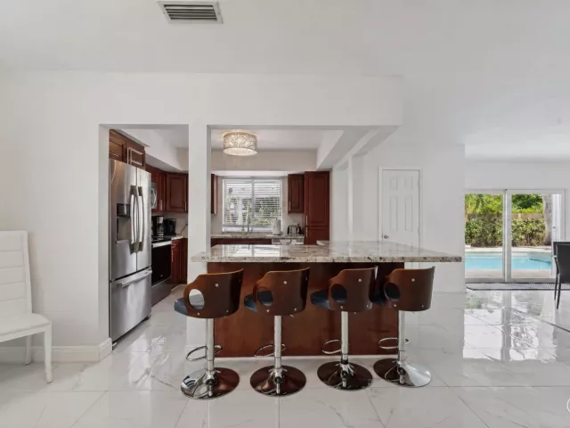 4-bedroom home for rent in Hollywood - 1243 GARFIELD Street - MondialRealty