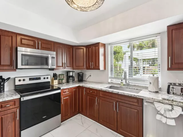 4-bedroom home for rent in Hollywood - 1243 GARFIELD Street - MondialRealty