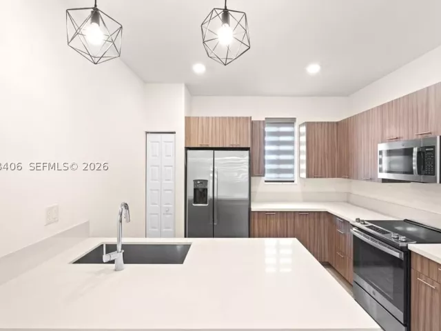 3-bedroom home for rent in Doral - 4746 NW 83rd Pkwy - MondialRealty