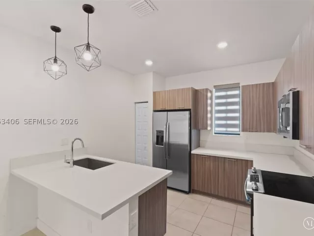 3-bedroom home for rent in Doral - 4746 NW 83rd Pkwy - MondialRealty