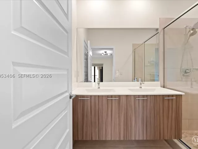 3-bedroom home for rent in Doral - 4746 NW 83rd Pkwy - MondialRealty
