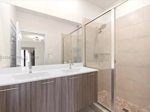 3-bedroom home for rent in Doral - 4746 NW 83rd Pkwy - MondialRealty