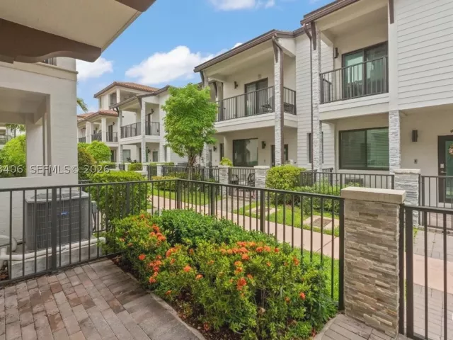 3-bedroom home for rent in Doral - 4746 NW 83rd Pkwy - MondialRealty
