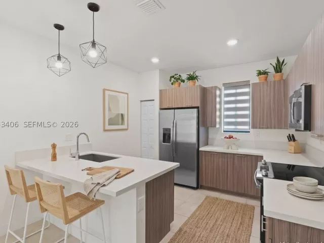 3-bedroom home for rent in Doral - 4746 NW 83rd Pkwy - MondialRealty