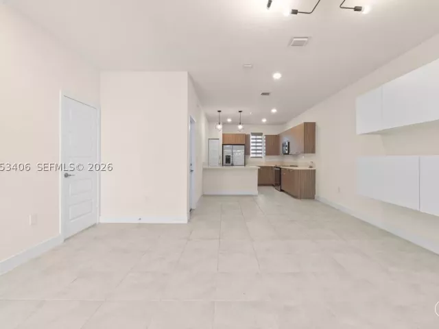 3-bedroom home for rent in Doral - 4746 NW 83rd Pkwy - MondialRealty