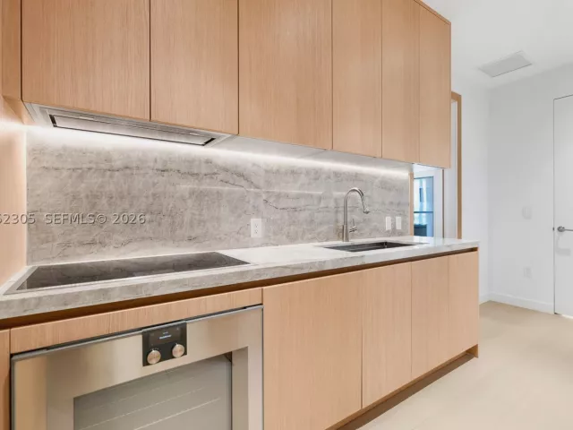 5-bedroom condo for rent in Miami Beach - 500 Alton PH4701 - MondialRealty
