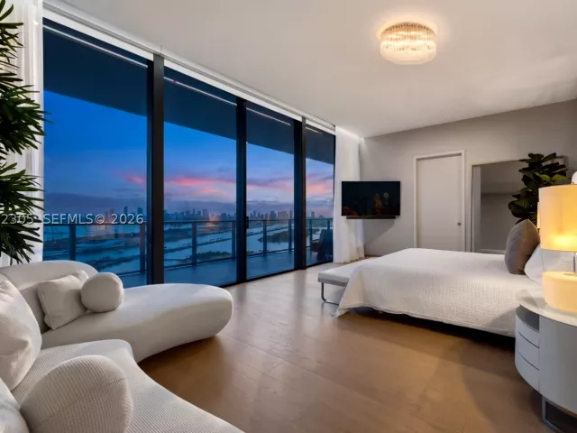 5-bedroom condo for rent in Miami Beach - 500 Alton PH4701 - MondialRealty