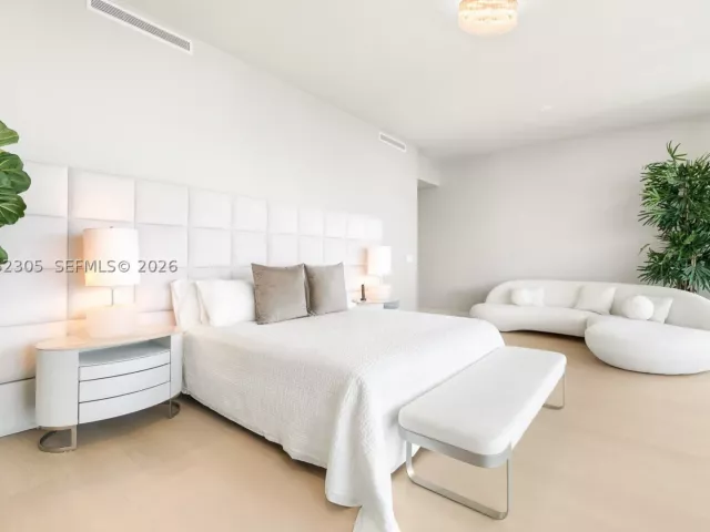5-bedroom condo for rent in Miami Beach - 500 Alton PH4701 - MondialRealty