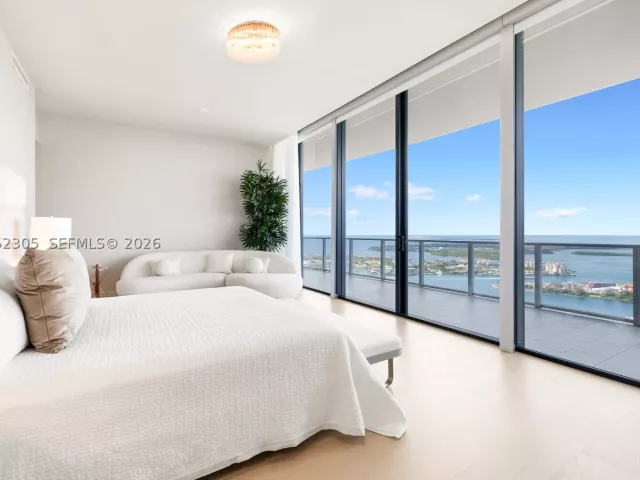 5-bedroom condo for rent in Miami Beach - 500 Alton PH4701 - MondialRealty
