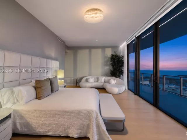 5-bedroom condo for rent in Miami Beach - 500 Alton PH4701 - MondialRealty